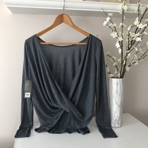 Old Navy Tops - OLD NAVY ACTIVE Twist Back Open Back Thumbhole Top